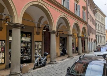 Zona - Shop Bologna (neighborhood Colli) - photo 6