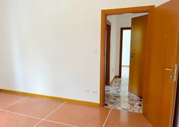 Camera da letto - Appartamento via Carlo Alberto Pizzardi, Bologna (zona Massarenti) - foto 9