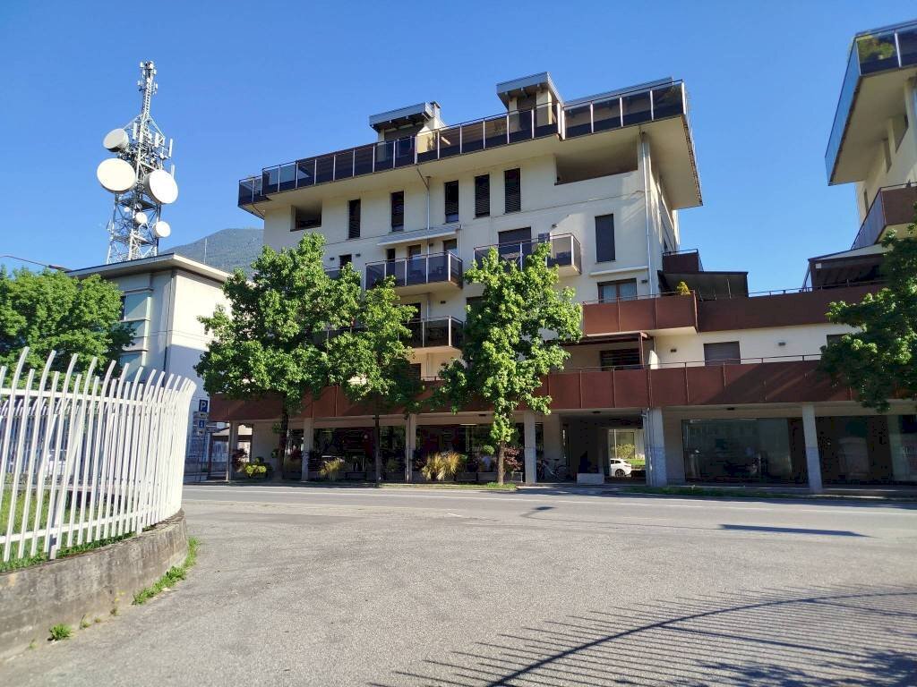 Facciata - Trilocale via Tonale, 15/a, Sondrio - foto 1