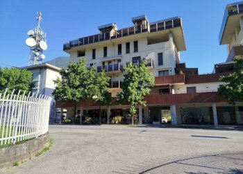 Facciata - Three-room apartment via Tonale, 15/a, Sondrio - photo 1