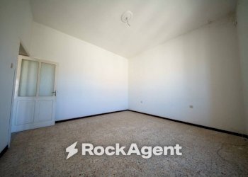 Camera da letto - Four-room apartment via Cagliari, 11, Sorso - photo 15