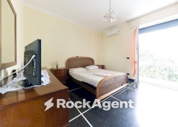 Camera da letto - Trilocale via Antica Romana di Pegli, 7, Genova (zona Pegli) - foto 7