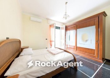 Camera da letto - Trilocale via Antica Romana di Pegli, 7, Genova (zona Pegli) - foto 8