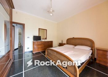 Camera da letto - Trilocale via Antica Romana di Pegli, 7, Genova (zona Pegli) - foto 10