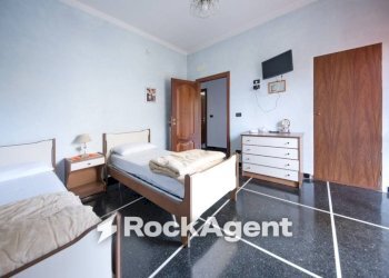 Camera da letto - Trilocale via Antica Romana di Pegli, 7, Genova (zona Pegli) - foto 14