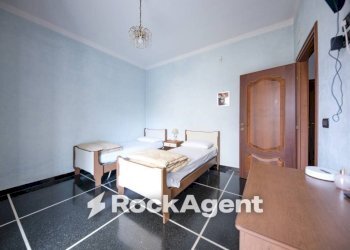 Camera da letto - Trilocale via Antica Romana di Pegli, 7, Genova (zona Pegli) - foto 15