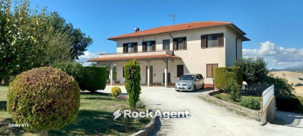 Giardino - Villa Frazione Sant'Apollinare, 118, Arcevia - foto 3