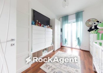 Camera da letto - Three-room apartment via Domenico Enrico dall'Orto, 7, Genova (neighborhood Marassi) - photo 11