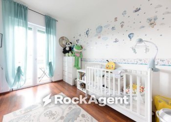Camera da letto - Three-room apartment via Domenico Enrico dall'Orto, 7, Genova (neighborhood Marassi) - photo 12