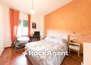 Camera da letto - Three-room apartment via Domenico Enrico dall'Orto, 7, Genova (neighborhood Marassi) - photo 15