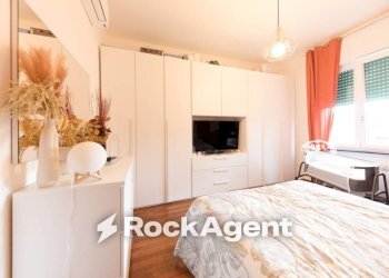 Camera da letto - Three-room apartment via Domenico Enrico dall'Orto, 7, Genova (neighborhood Marassi) - photo 16