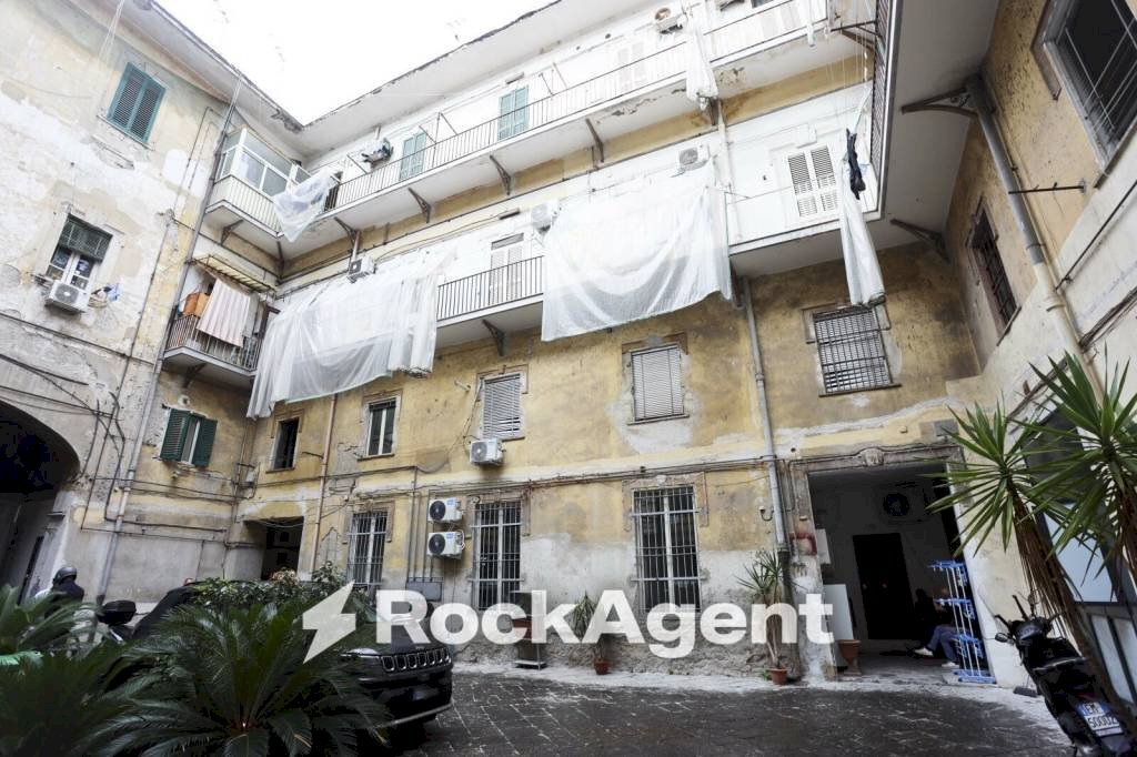 Cortile interno - Appartamento vico San Maria Ad Agnone, 18, Napoli - foto 2