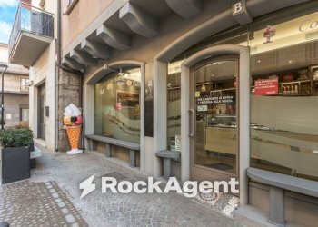 Facciata - Negozio via della Vittoria, 8, Bonate Sopra - foto 19