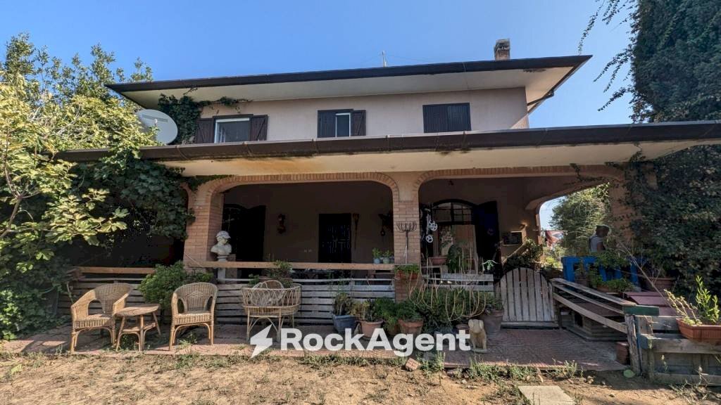 Facciata - Villa strada del Pantanello, 644, Latina - photo 3