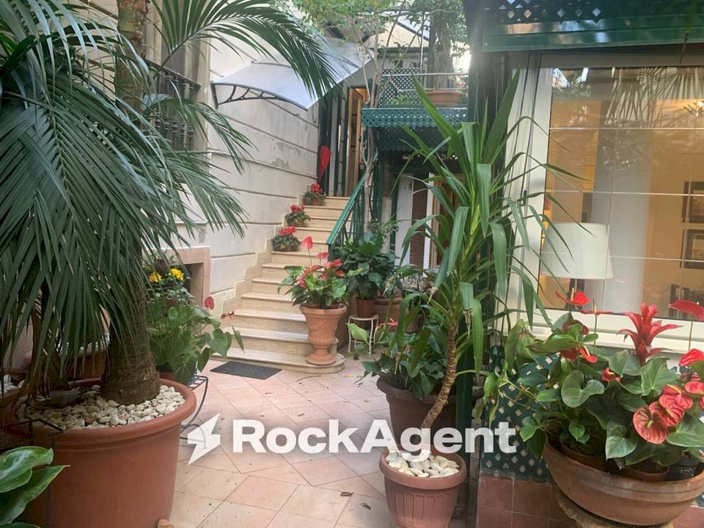 Giardino - Appartamento via del Parco Margherita, Napoli (zona Chiaia) - foto 2