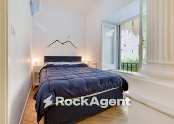 Camera da letto - Two-room apartment via del Parco Margherita, Napoli (neighborhood Chiaia) - photo 18