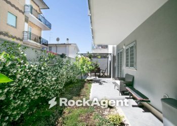 Giardino - Three-room apartment via Ildebrando della Giovanna, 81, Roma (neighborhood Massimina) - photo 2
