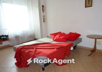 Camera da letto - Bilocale via Giovanni Verga, 4, Loano - foto 15