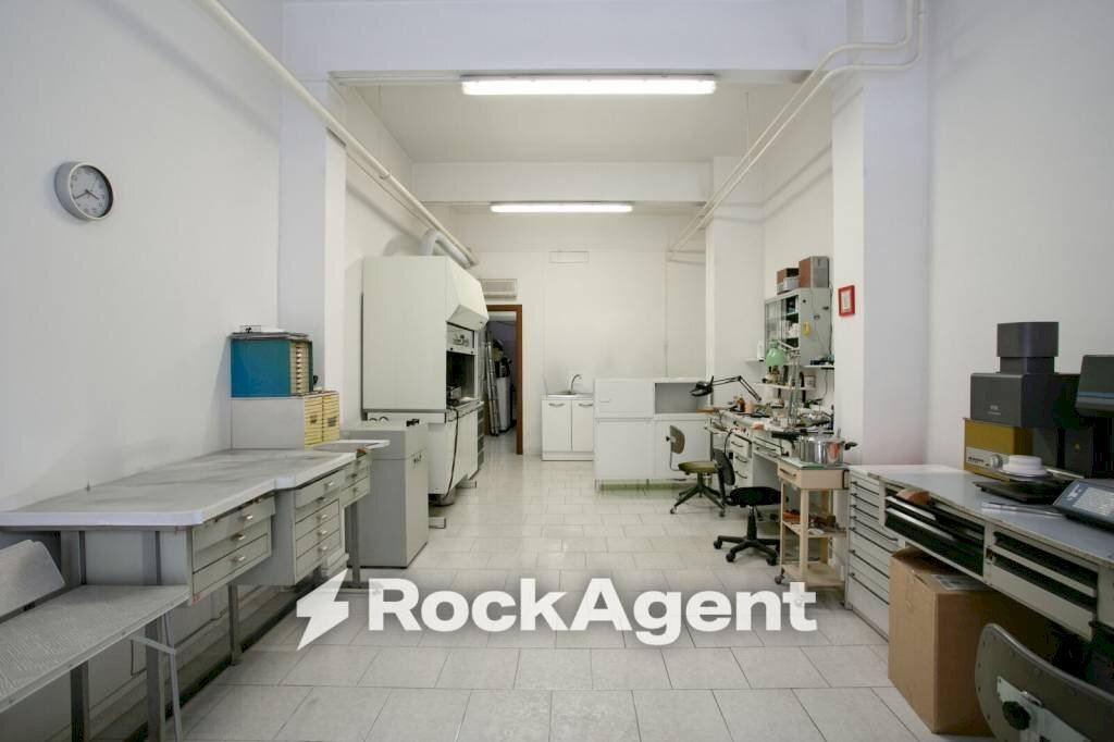 Interno non residenziale - Negozio via Olevano Romano, 228, Roma - foto 2