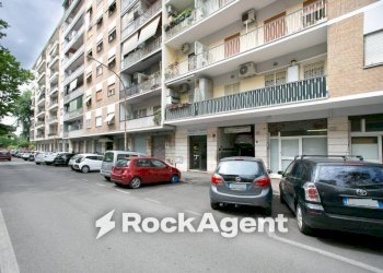 Facciata - Negozio via Olevano Romano, 228, Roma - foto 16