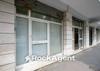 Facciata - Negozio via Olevano Romano, 228, Roma - foto 17
