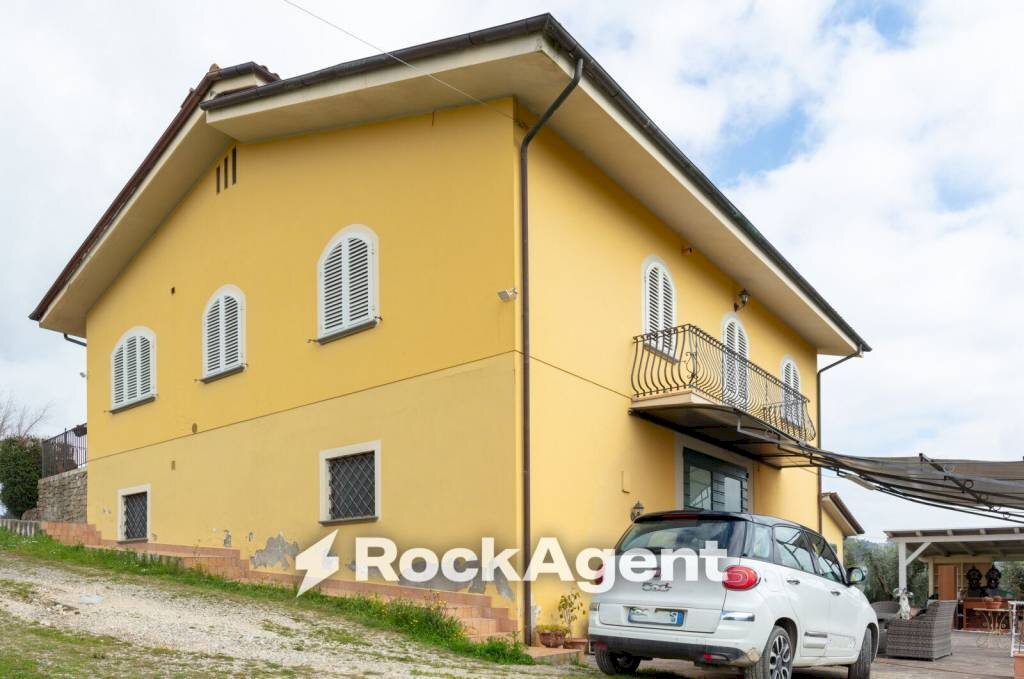 Facciata - Villa via della Tinaia, 12, Montecarlo - foto 2