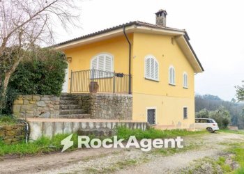 Facciata - Villa via della Tinaia, 12, Montecarlo - foto 1