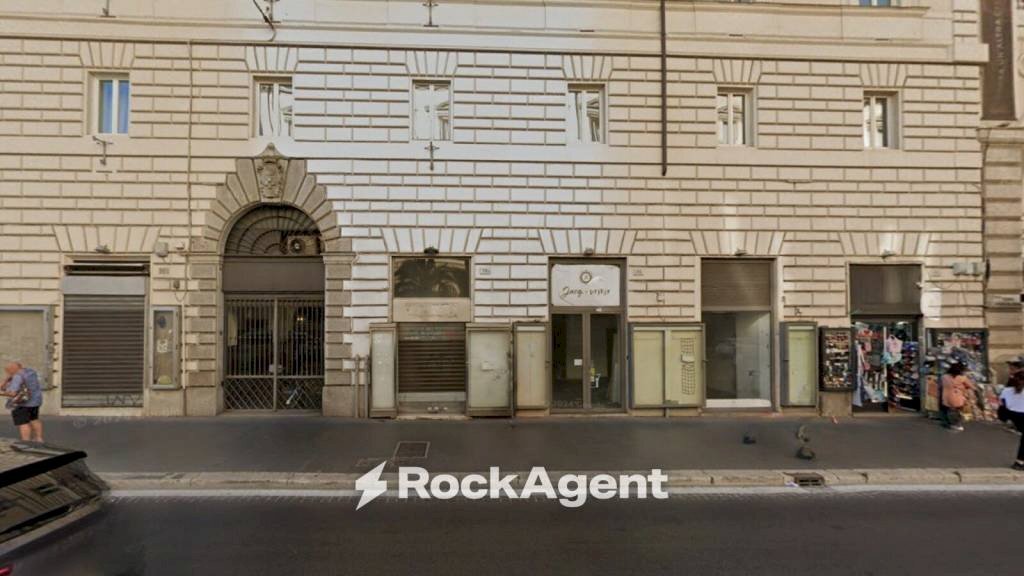 Facciata - Negozio via Nazionale, 182, Roma (zona Centro Storico) - foto 1