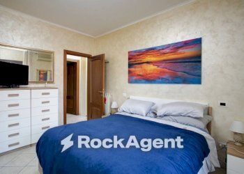 Camera da letto - Three-room apartment via Lino Liviabella, 99, Roma - photo 17