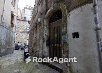 Cortile interno - Trilocale vico III Gradoni Porta Marina, 2, Catanzaro - foto 26