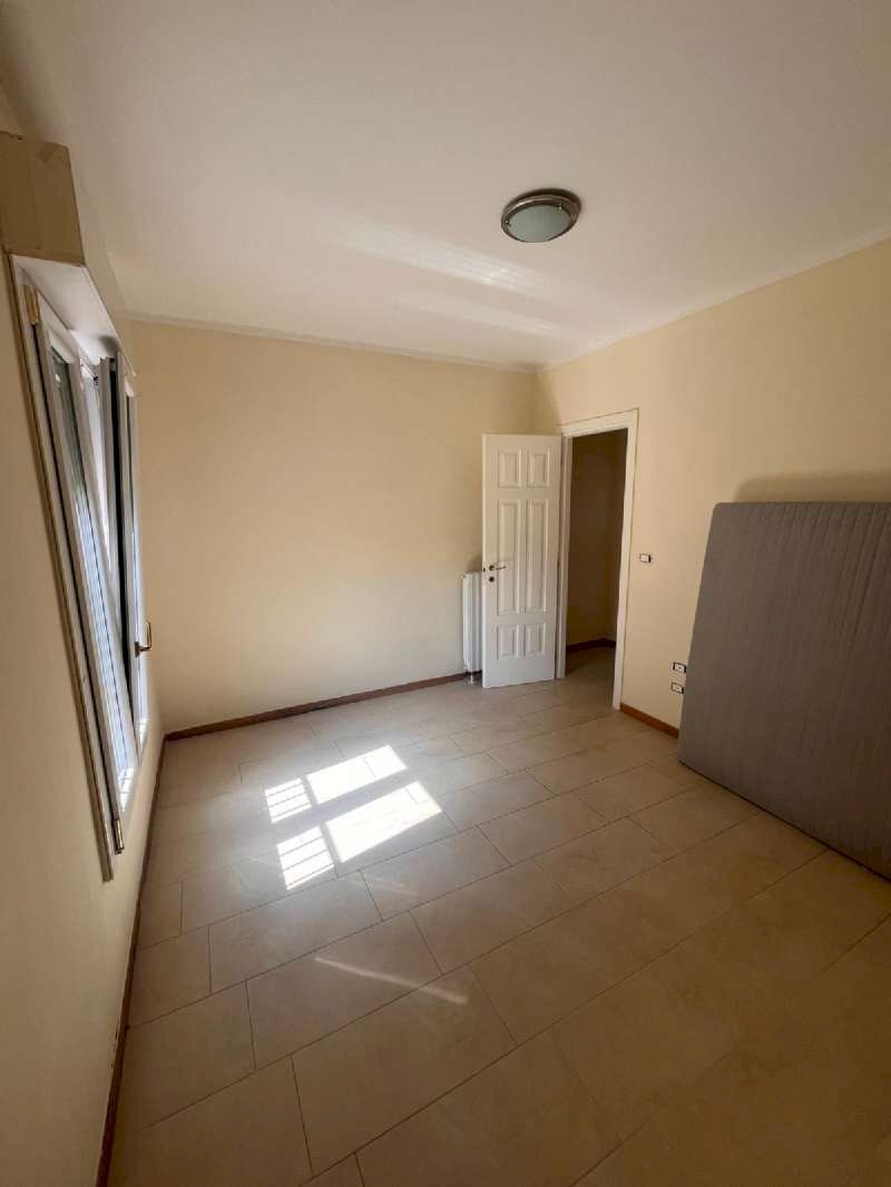 camera da letto - Appartamento via Guido Minarini, San Lazzaro di Savena - foto 3