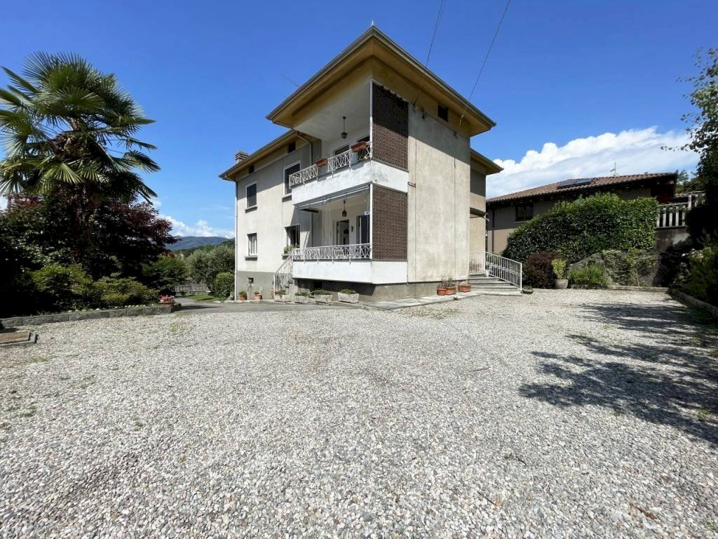 Facciata - Quadrilocale via Torre 40, Bolzano Novarese - foto 1