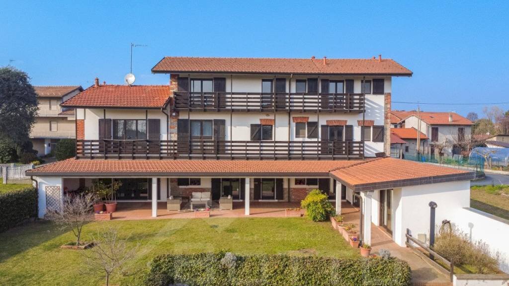 Facciata - Villa via Guglielmo Marconi 21, Gattico-Veruno - foto 1