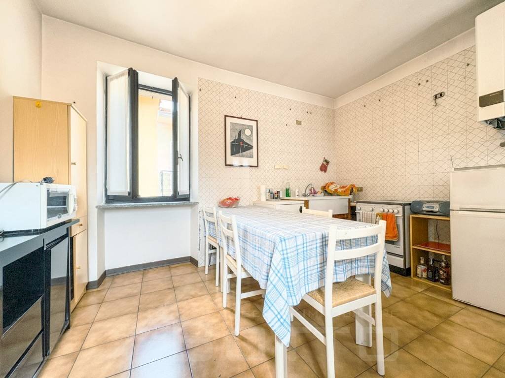 Cucina - Trilocale via B. Maioni 32, Borgomanero - foto 2