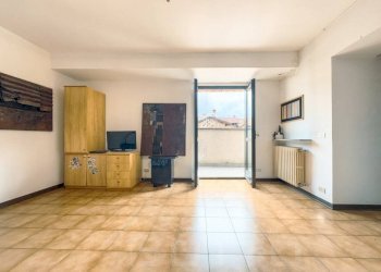 Cucina - Trilocale via B. Maioni 32, Borgomanero - foto 1