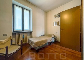 Camera da letto - Trilocale via B. Maioni 32, Borgomanero - foto 11