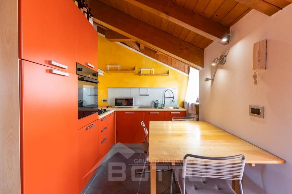 Cucina - Bilocale via Brunelli Maioni, 3, Borgomanero - foto 1