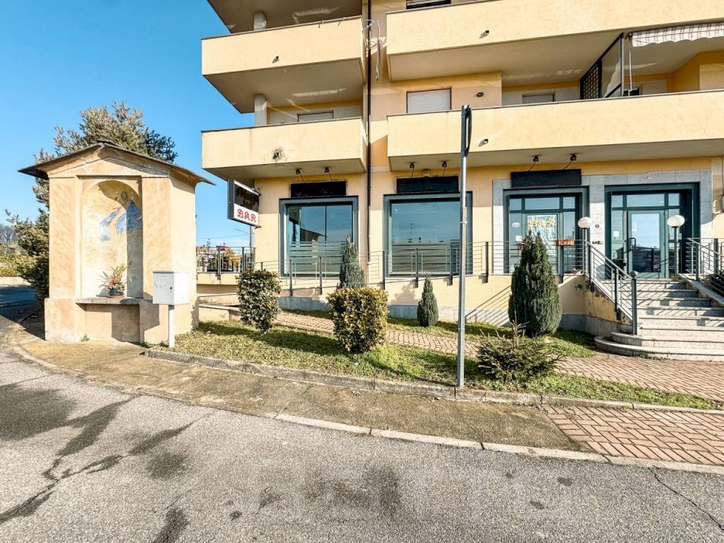Facciata - Shop via Gozzano 78, Borgomanero - photo 2
