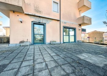 Terrazzo - Shop via Gozzano 78, Borgomanero - photo 11