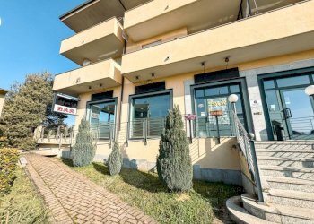 Facciata - Shop via Gozzano 78, Borgomanero - photo 13