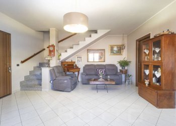 Salone - Villa via Agostino Luogo 15, Divignano - photo 2
