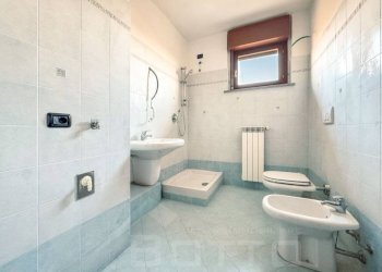 Bagno - Three-room apartment via siai 2, Borgomanero - photo 8