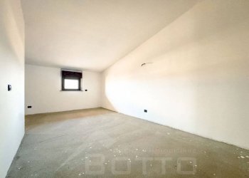 Camera da letto - Three-room apartment via siai 2, Borgomanero - photo 15