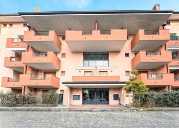Facciata - Three-room apartment via siai 2, Borgomanero - photo 17