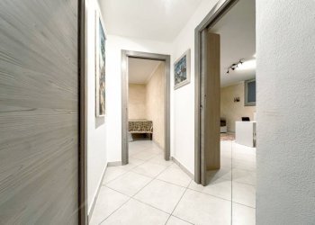 Corridoio - Villa dante alighieri 81, hamlet Ballarate, Leggiuno - photo 30
