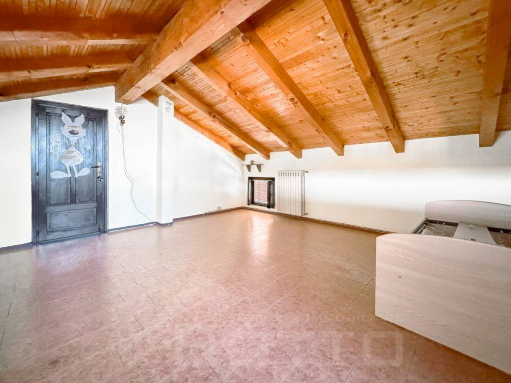Stanza non arredata - Four-room apartment via Motto Sapino 6, Maggiora - photo 2