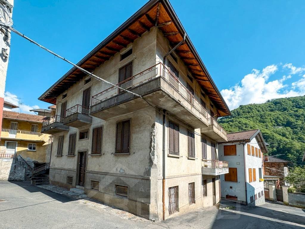 Facciata - Villa via Sant'anna 2, Valstrona - foto 1