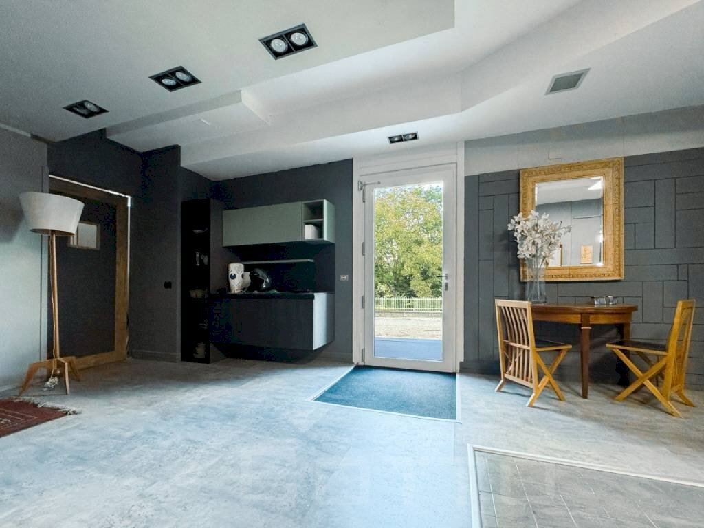 Interno non residenziale - Negozio via sottolusignana 22, Gozzano - foto 3