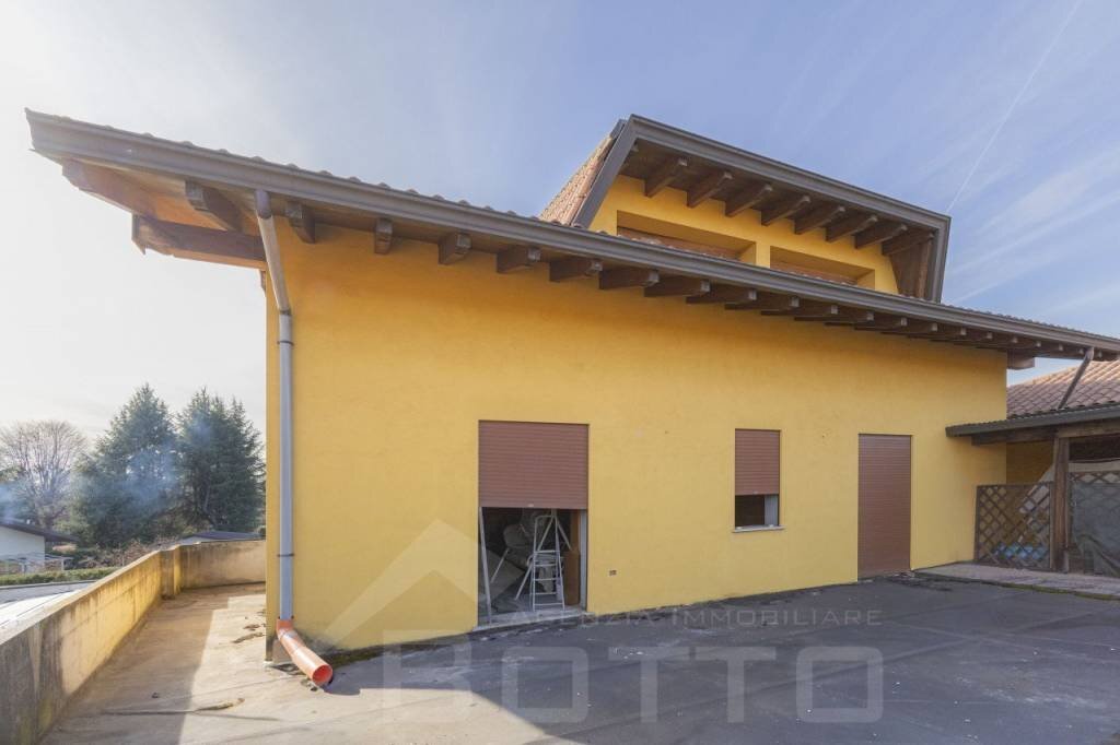 Facciata - Villa via novara 302, Borgomanero - foto 1