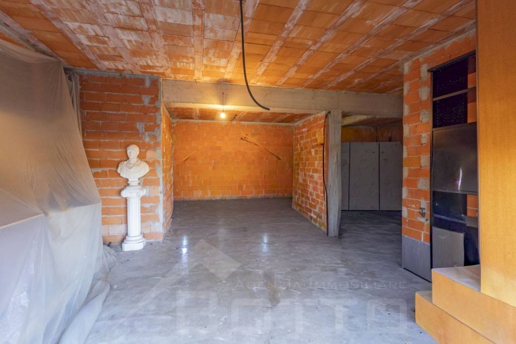 Stanza non arredata - Villa via novara 302, Borgomanero - foto 2